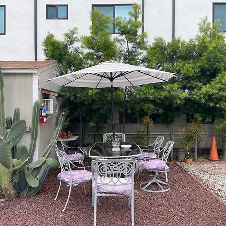 Small Private La Bedroom W Wifi - Private Fridge - Ac Near Usc - Exposition Park - Usc Memorial Coliseum - Banc Of California Bmo Stadium - Downtown Los Angeles Dtla - University Of Southern California Usc!!! Bagian luar foto