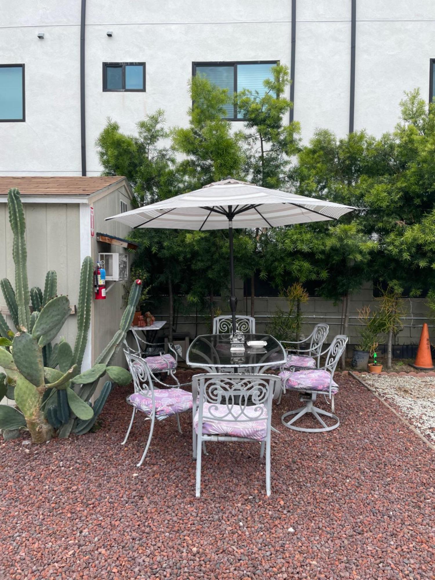 Small Private La Bedroom W Wifi - Private Fridge - Ac Near Usc - Exposition Park - Usc Memorial Coliseum - Banc Of California Bmo Stadium - Downtown Los Angeles Dtla - University Of Southern California Usc!!! Bagian luar foto