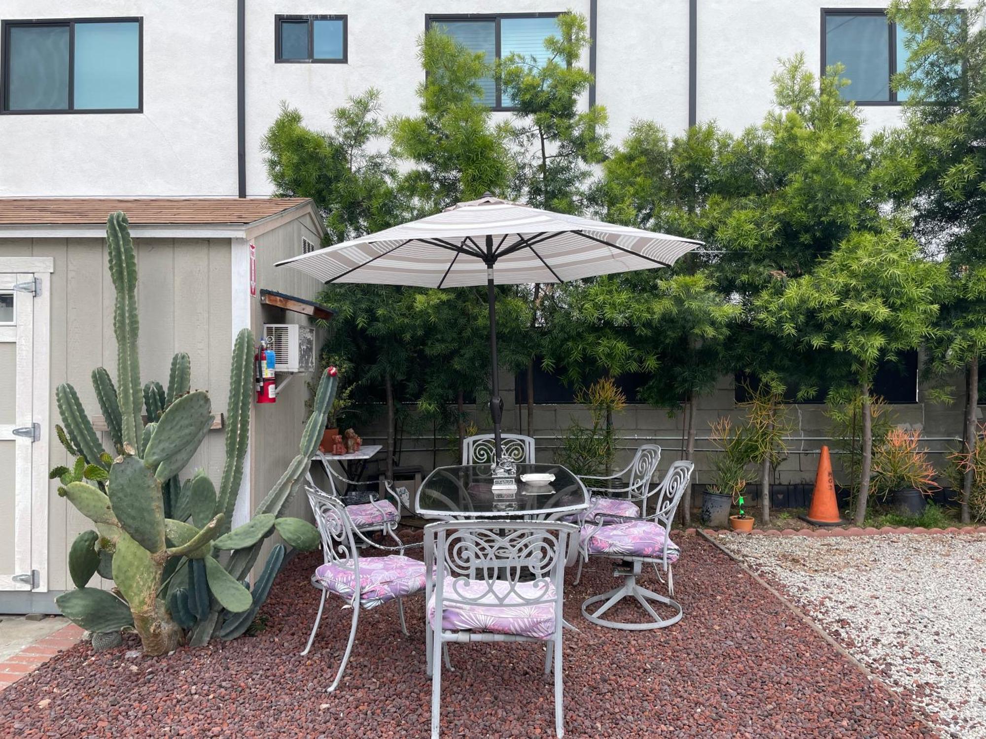 Small Private La Bedroom W Wifi - Private Fridge - Ac Near Usc - Exposition Park - Usc Memorial Coliseum - Banc Of California Bmo Stadium - Downtown Los Angeles Dtla - University Of Southern California Usc!!! Bagian luar foto